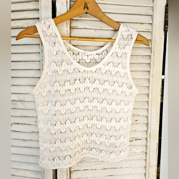 Vintage Tops - Vintage 70s Crochet Cropped Tank Cream Medium/Large